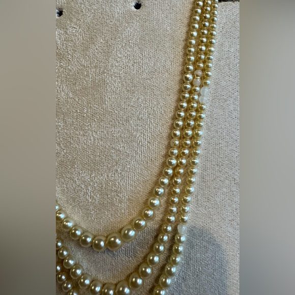 Vintage 1960’s Faux Pearl 3-Strand Necklace - Picture 2 of 10